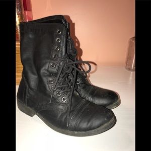 Combat boots